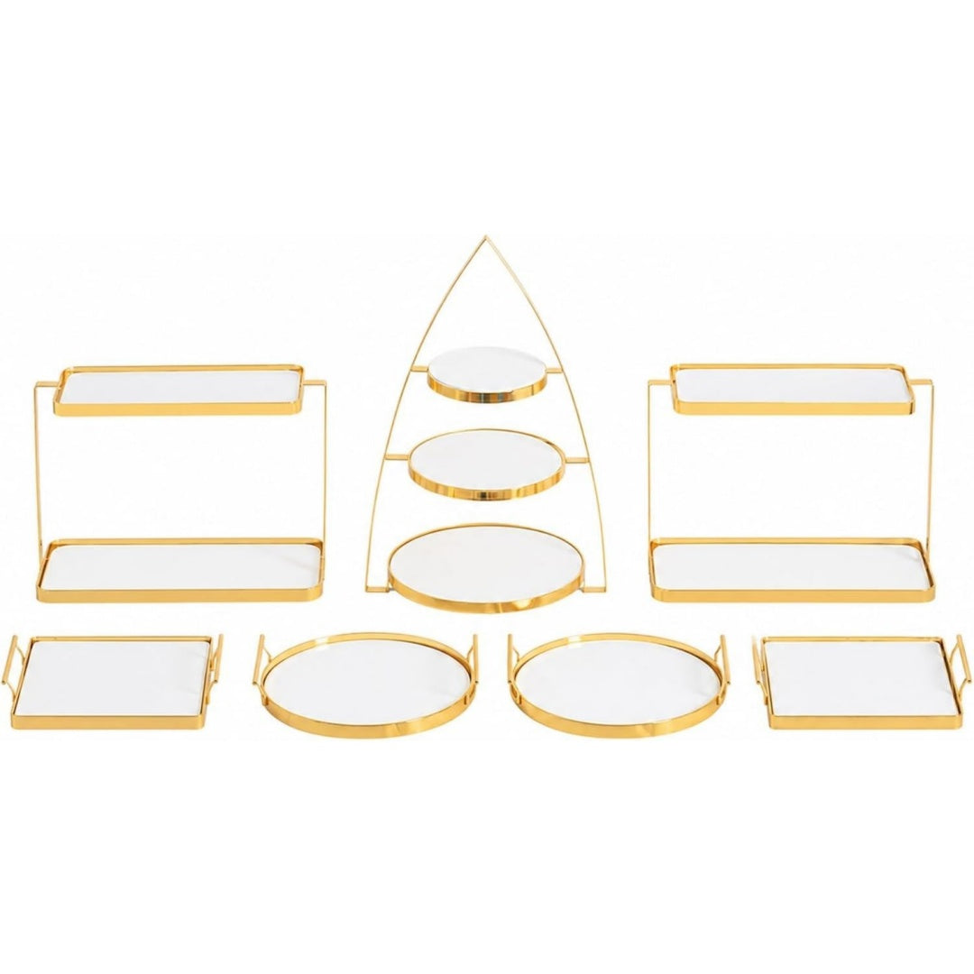 Ein Metallgestell praegt das Sideboard in Gold