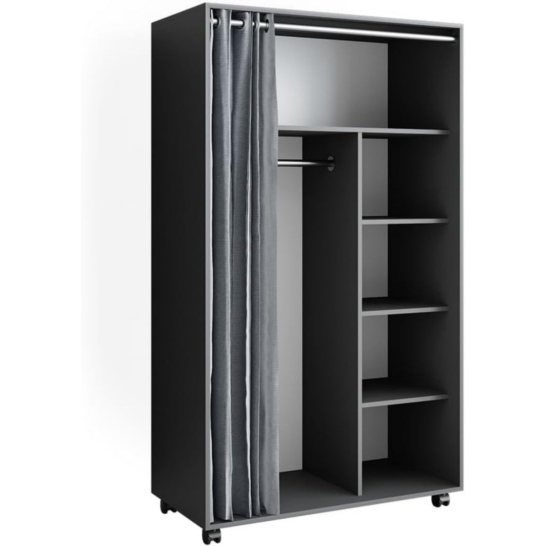 Der Kleiderschrank mit dem Akzent auf beschichtete Flaechen