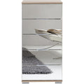 Sideboard aus Holzwerkstoff zeigt einen Spiegel