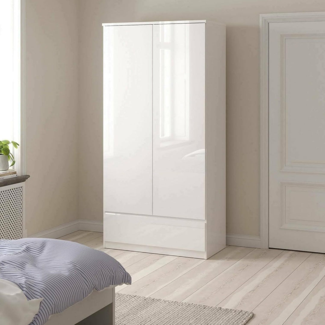 2 Tueren ergaenzen den Kleiderschrank