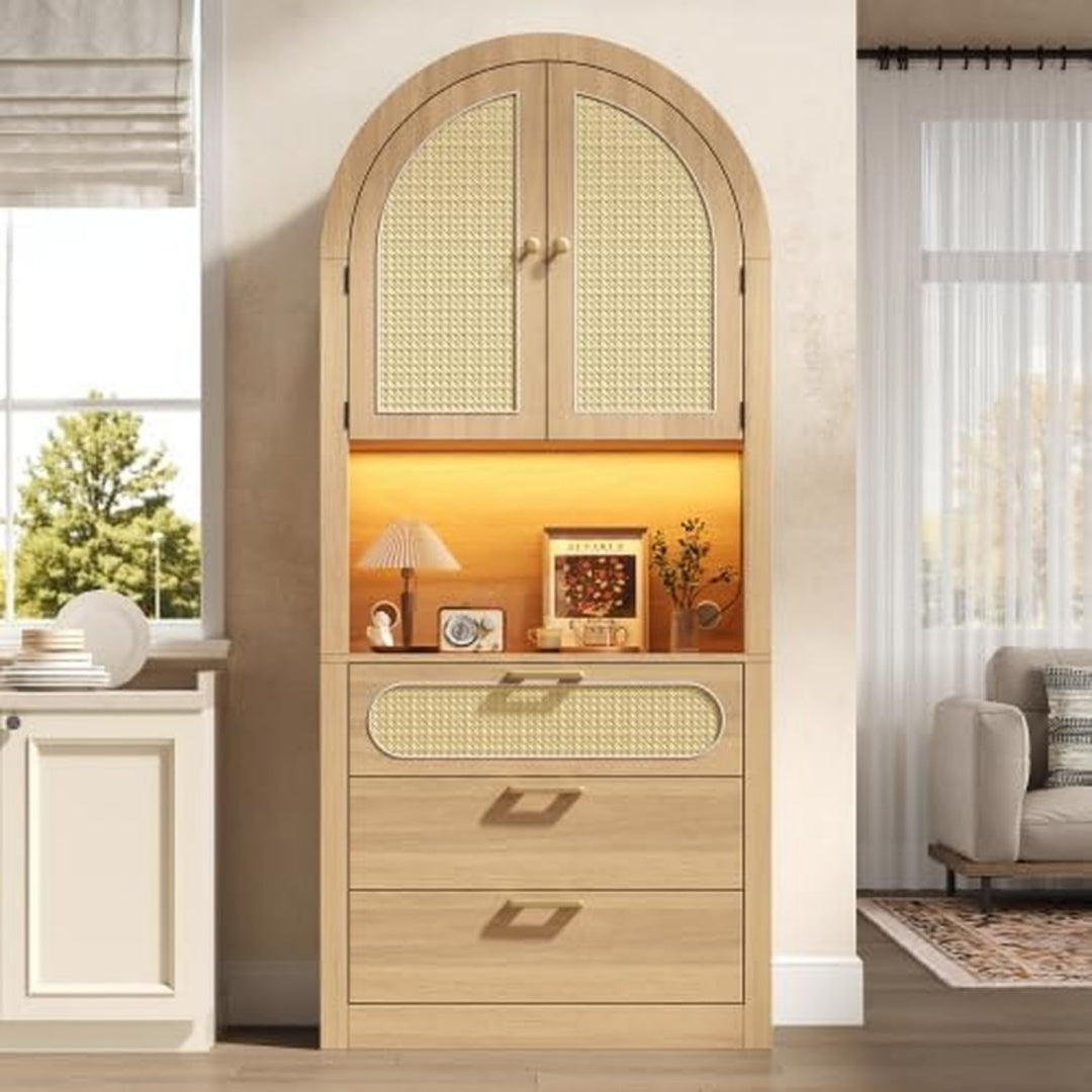 Sideboard verbindet Flechtoptik und LED Beleuchtung